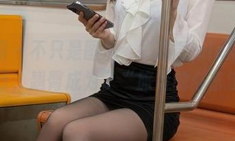 秀人网 - 不只是图片,徐微微mia的东欧小旅行,翘臀成为了“旅行的必备道具”