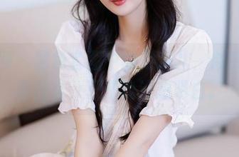 秀人网 - 黑色套图中的月酱儿，似乎在暗示什么，只是我没想明白。