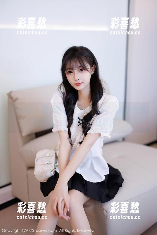 秀人网-月酱儿 秀人网 - 黑色套图中的月酱儿,似乎在暗示什么,只是我没想明白。