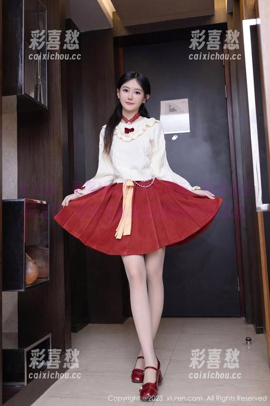 秀人网-果果Nikki 秀人网 - 果果Nikki作品更新,网袜搭配得太好,等会儿我得逛逛她的穿搭思路