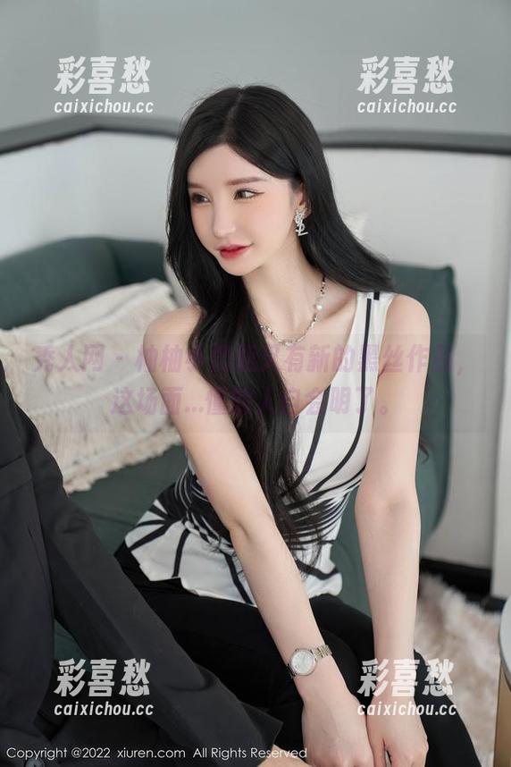 秀人网-柚柚小奶瓶 秀人网 - 柚柚小奶瓶又有新的黑丝作品,这场面...懂的人自会明了。