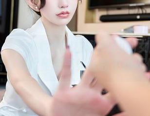 秀人网 - 至少看十次柚琪Rich的女王写真,图片里的优雅和气势让我不得不佩服。