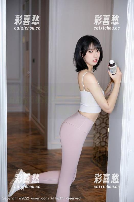 秀人网-梦娜Vanessa 秀人网 - 图包更新!梦娜Vanessa新的自拍技巧视频也来了,是时候提高我的迷人指数了!