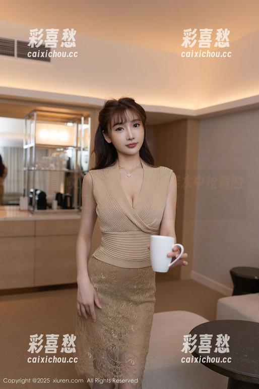 秀人网-艾小青 秀人网 - 艾小青写真:在死库水中抢镜的正是这个你,图集