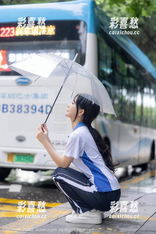 秀人网 - 轻描淡写的图集：草莓zz与礼服的日常交锋