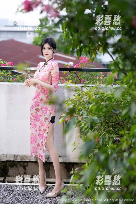 秀人网-诺诺Nono 秀人网 - 诺诺Nono的私拍:肉丝扮演绝对系的肉肉女神?不,是我哥的饭!套图让你看得直想咀嚼。
