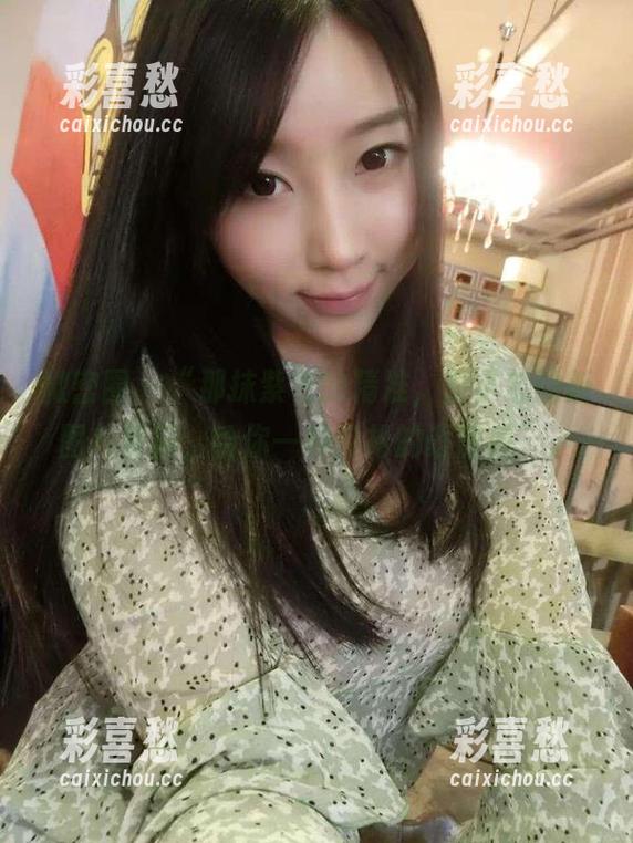 微密圈 - “那抹紫色的精准，童小芯的新图片更新，给你一种轻松的语言感”。