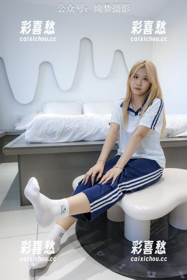 绮梦摄影 - 听说安吉拉的网盘里有无修无水印的宝藏，快去下载，提前锁定你的重点！