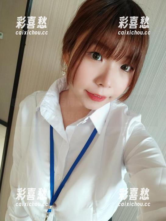 哦，只有下载自闭颜球球全套制服，才能理解这份不自然！