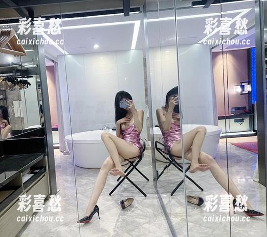 葛征 微密圈 - 原图一张,葛征专属姿势——司机在哪里呢?在背影中隐约可见!