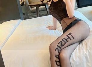 微密圈 - 葛征的女友图包,真是让人想多想,然而又只敢想一想。