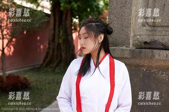 蜜桃社-结衣 蜜桃社 - 全集来袭,结衣的红裙引发下载狂潮!