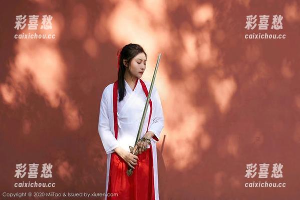蜜桃社-萌美Moemi 蜜桃社 - 萌美Moemi的新游乐场——纯白图包,里面有个超甜的汁儿!