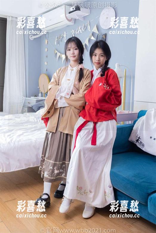 袜啵啵 - 小沫的私房写真：校服裤里丝默默翻滚的私密感