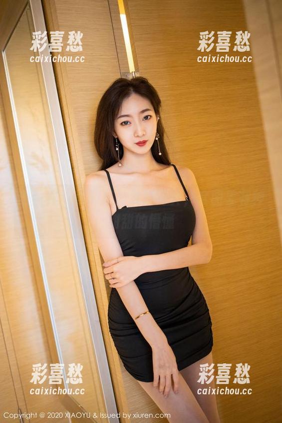 语画界-李丽莎 语画界 - 李丽莎的女孩写真,套图里有种甜甜的懵懂