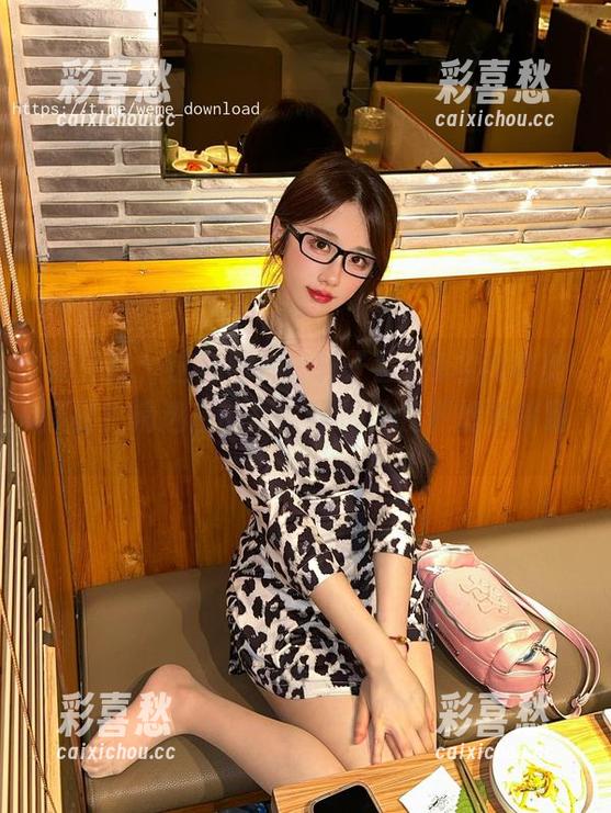 轩子巨2兔 微密圈 - 这套照片,轩子巨2兔自我审美爆棚?精选里的短暂犹豫让我更想多停留。