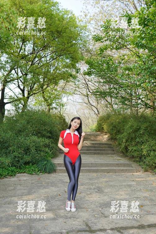 辣妈女神 微密圈 - 辣妈女神的白裙线上展:图库中的另类黎明!