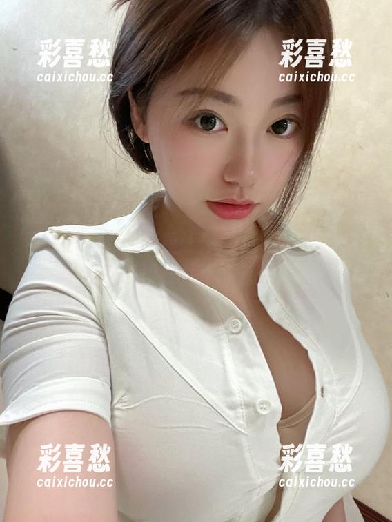 雪怡妹纸 微密圈 - 免费资源让你跟上趋势,雪怡妹纸轻松驾驭夏日气息。