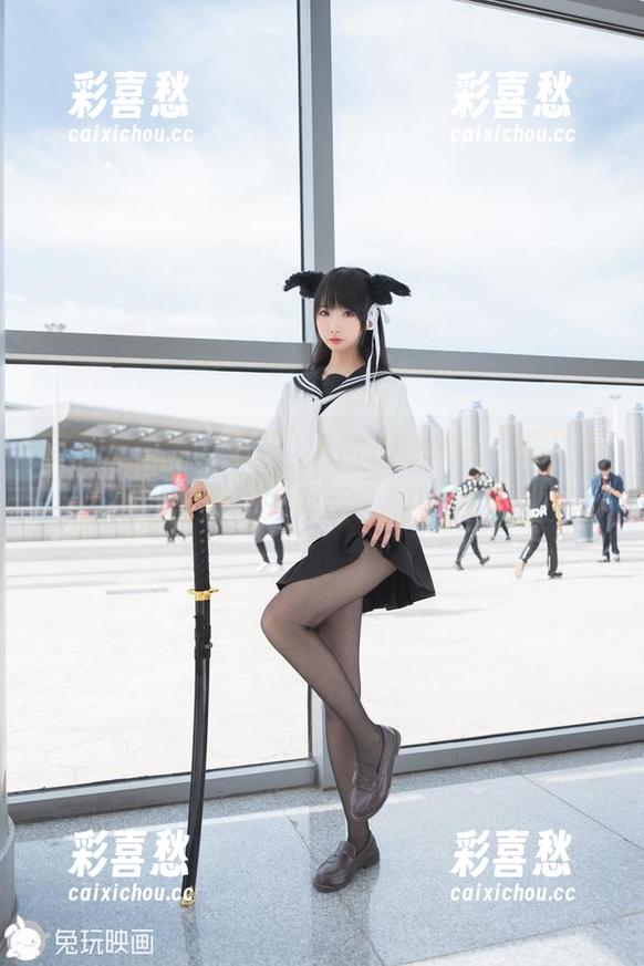 雪琪SAMA 穿越次元墙,雪琪SAMA的cos“霞之丘诗羽”套图让人咋舌,啊,那身姿…
