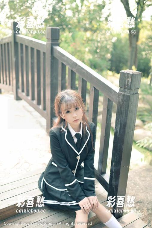 青豆客-妮小妖 青豆客 - 妮小妖的美妙圣诞写真,图片没做任何处理,纯天然的妆扮就是波动!