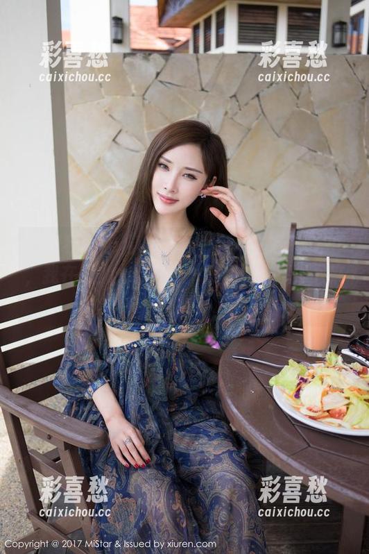 魅妍社 - 果儿Victoria的“白色”私拍，我在想，为什么每一张都让人想停下来细看。