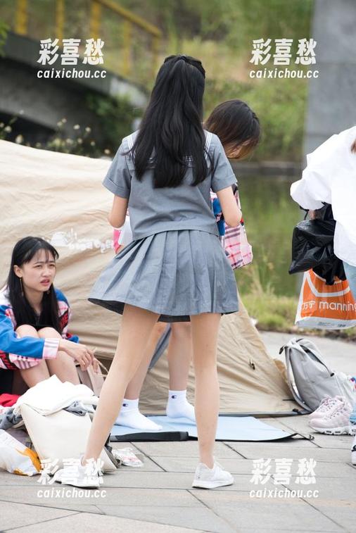 魔镜街拍 - 原图中的艾小青美足壁纸，感觉一下就有点热