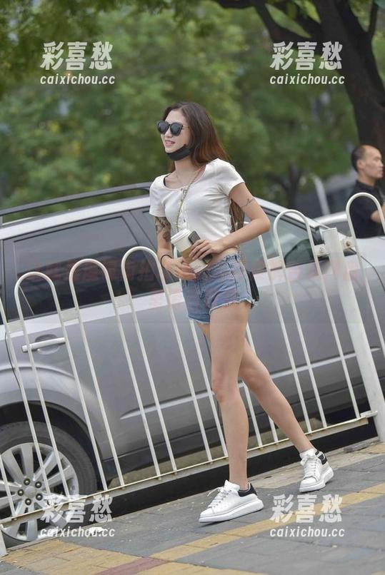 魔镜街拍 这就是魔镜街拍带来的高跟皮裤合集网盘里请自取哦