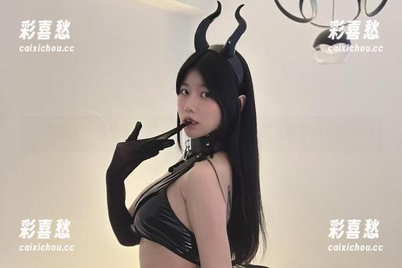 鱼神鱼 微密圈 - 浴室里的肥鱼与喷泉:鱼神鱼的写真图册乐翻天