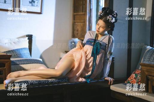 鹿八岁baby：给你分享些高清的少女双马尾，快来约会我的悸动吧