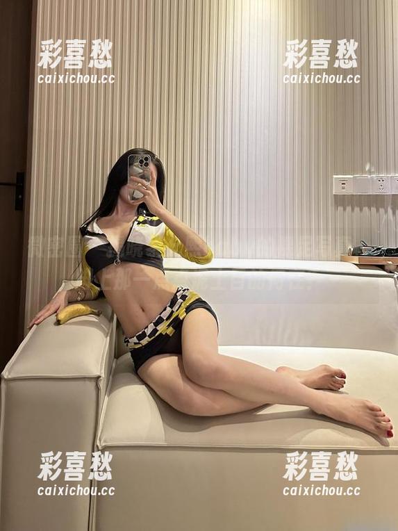微密圈 - 揭晓黎允熙baby的裸足写真，脚上那一点点泥土目的何在？